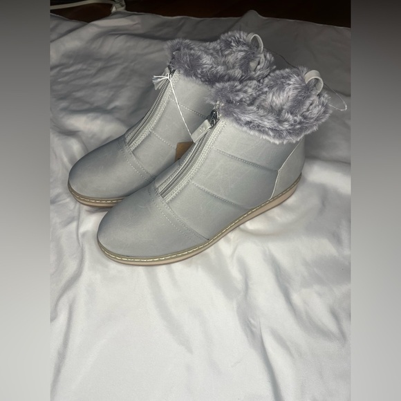 Gray Fur-Lined Women's Boots White Mountain - Picture 1 of 4